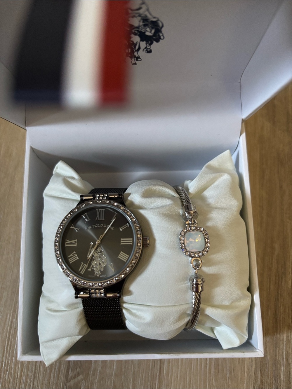 U.S. Polo Assn. Women's Black Dial Watch w/ Silver-Tone Bracelet Set. New in box - Picture 2 of 5